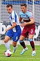 Vladimír Darida (Hertha BSC, links) und Aaron Cresswell (West Ham United, rechts) Vladimír Darida (Hertha BSC, left) and Aaron Cresswell (West Ham United, right)