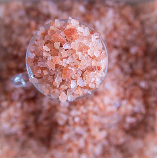 File:Himalayan salt of Saúde flea market, São Paulo, Brazil.jpg