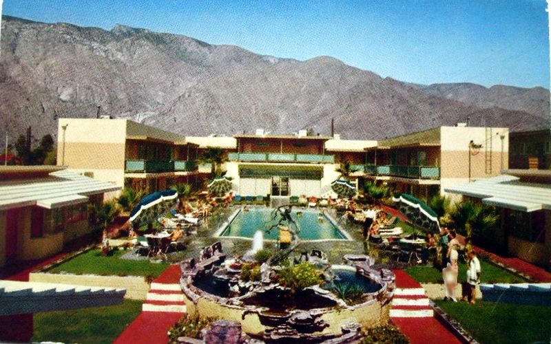 File:Hotel La Fonda, Palm Springs, California postcard (1950s).jpg