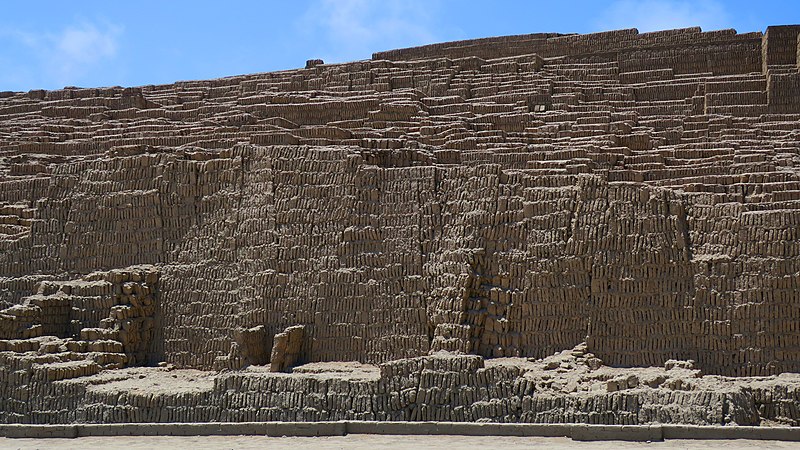 File:Huaca Pucllana-13.jpg