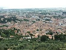 Usa ka Hillside View of the Town