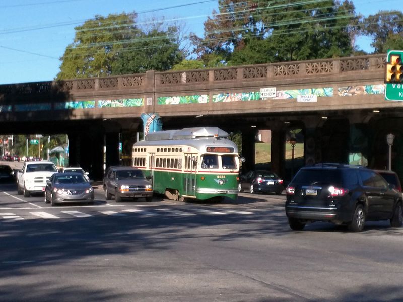 File:I may be watching streetcars while waiting for the zoo to open ;) (29623147340).jpg