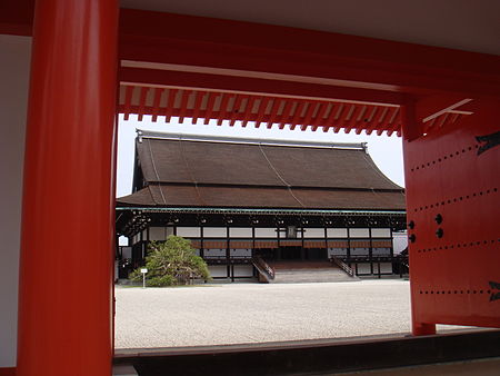 Tập_tin:Imperial_Palace_in_Kyoto_-_looking_into_south_gate_of_main_building_3.JPG