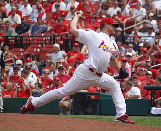 Isringhausen pitching for the St. Louis Cardinals in 2007.