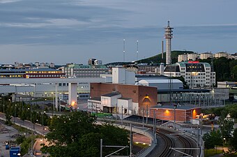 Jehanders huvudanläggning i Södra Hammarbyhamnen med transportbandet över Tvärbanan.