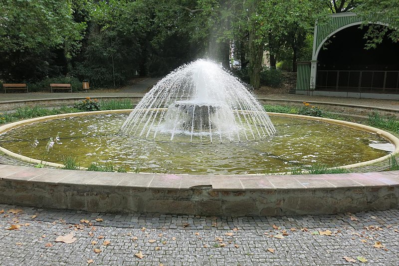 File:Kašna v Městských sadech v Ústí nad Labem (Q78792516).jpg