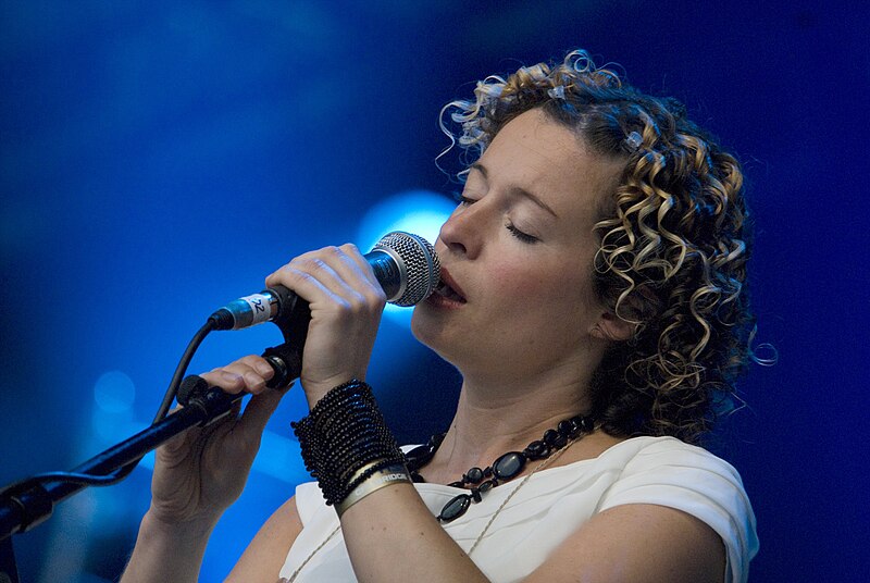 File:Kate Rusby, Cambridge Festivals 2001-2014 (966548169).jpg