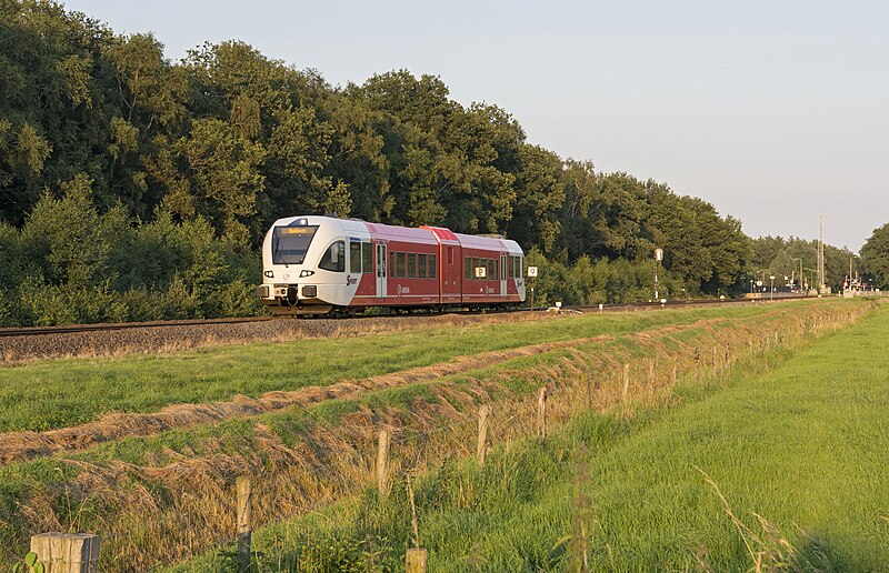 File:Klarenbeek Arriva Spurt 257 als stoptrein 17867 Apeldoorn (28425496585).jpg