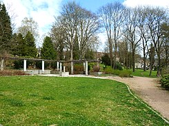 Kleiner Park am alten Friedhof Zella.JPG