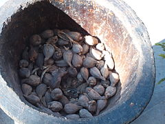 Kororima fruits are placed in a vessel for grinding.