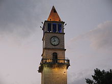 Der Uhrturm gehört zu den Wahrzeichen der Stadt.