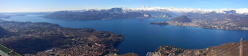 File:LagoMaggiore panoramica.jpg