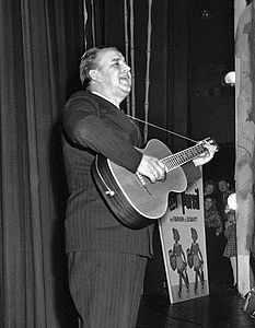 Leif Ørnelund Alf Prøysen på scenen 1954.jpg