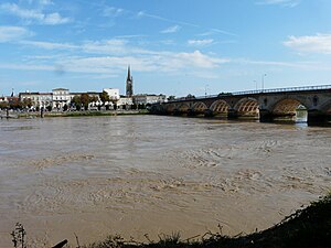 Libourne: Geographie, Geschichte, Bevölkerungsentwicklung