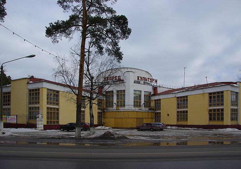 File:Likino-Dulyovo Dulyovo Porcelain Factory Club 2009-03 1237040988.jpg
