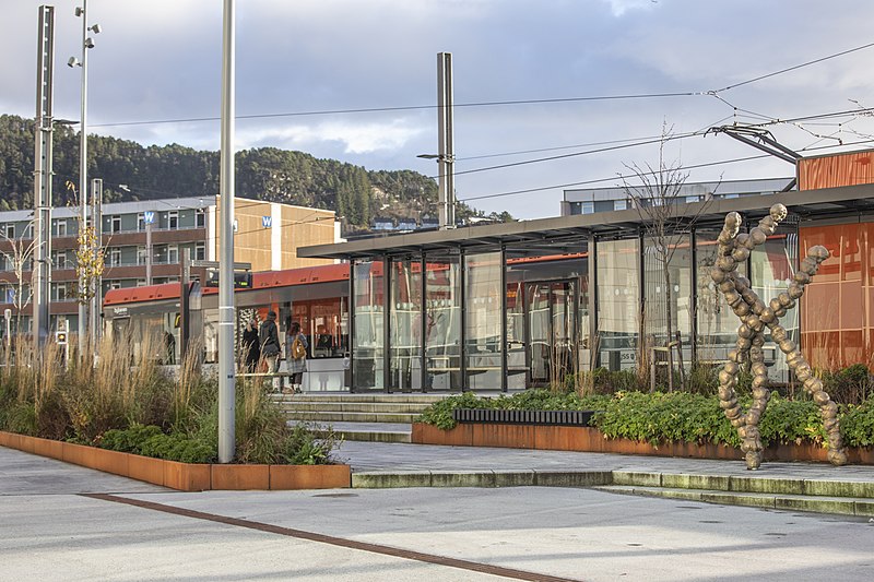 File:Linje 2 - Fyllingsdalen terminal.jpg