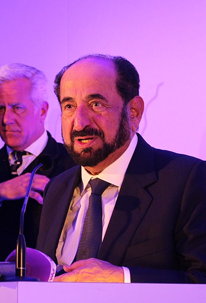 File:London Book Fair Simon Master Chairman's Award - son Altesse Sheikh Dr. Sultan Bin Mohammed Al Qasimi, winner 2017 - London Book Fair 2017 (cropped).jpg