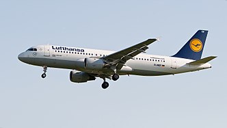 English: Lufthansa Airbus A320-211 (D-AIQT, cn 1337) landing off at Stuttgart Airport (EDDS/STR). Deutsch: Lufthansa Airbus A320-211 (D-AIQT, cn 1337) bei der Landung auf dem Stuttgarter Flughafen (EDDS/STR).