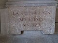 Lyon 5e - Quai de Bondy, palais Bondy, plaque sur le monument à Eugène Huguet.jpg