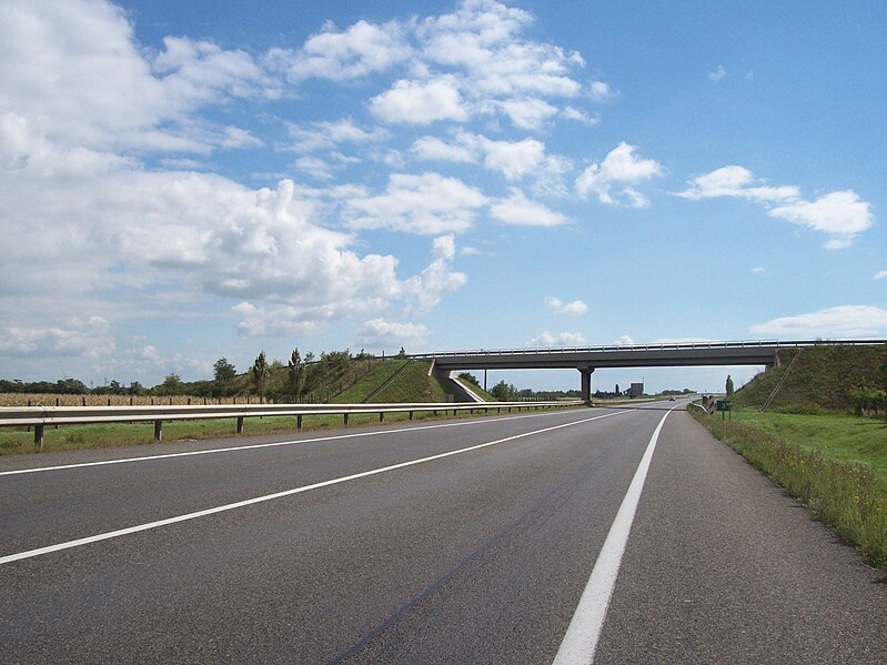 File:M15 autópálya, Magyarország (2010).jpg