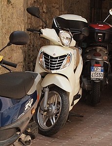 Malaguti Centro scooter.jpg