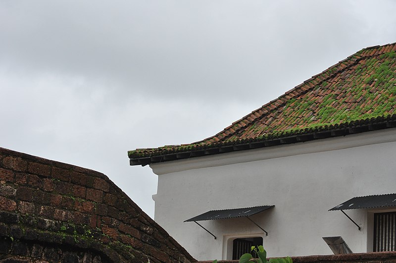 File:Mangalore tiled Roof.JPG