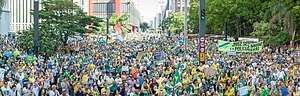 Manifestation supporting the carwash operation (lavajato) in São Paulo 4 december 2016.jpg