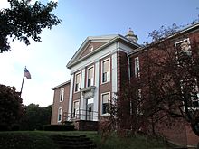 Front view of the original building in late 2013 Mantua Center School 3.jpg