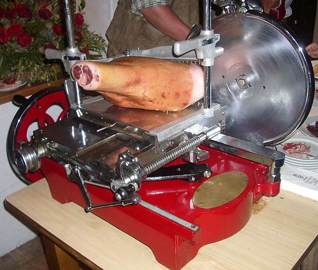 Spiral vegetable slicer - Wikipedia