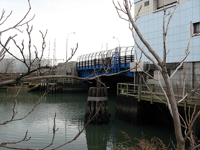 The Metropolitan Avenue Bridge connects Grand Street, Grand Avenue, and Metropolitan Avenue