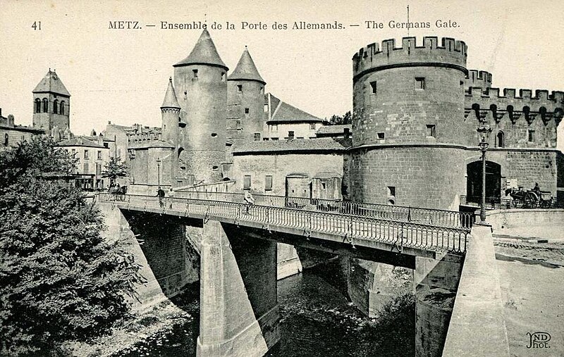 File:Metz.Ensemble de la Porte des Allemands.jpg