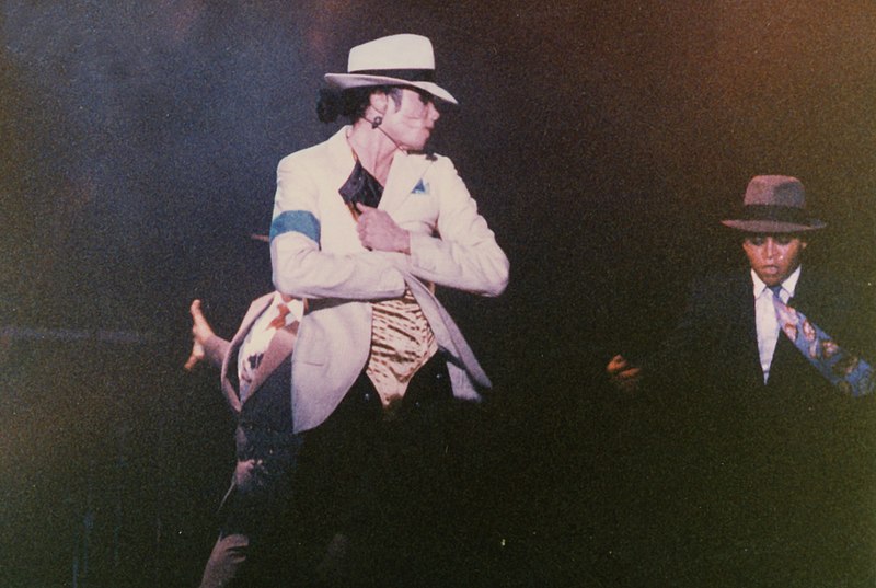 File:Michael Jackson (21023177638).jpg