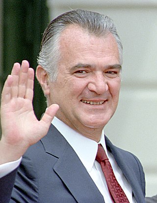 <span class="mw-page-title-main">Miguel de la Madrid</span> President of Mexico from 1982 to 1988