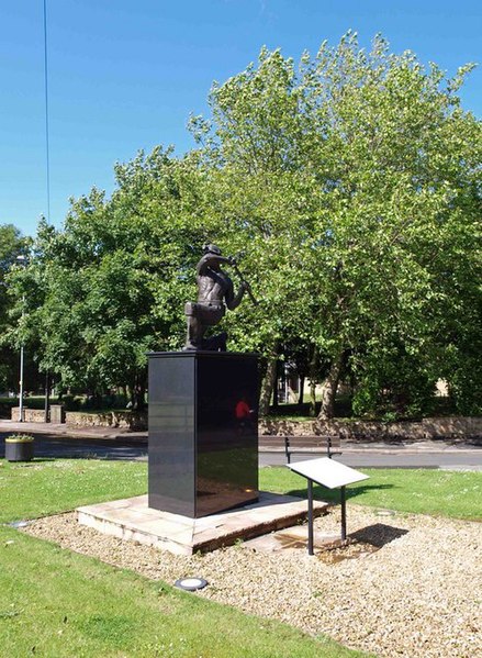 File:Mining memorial - geograph.org.uk - 864937.jpg