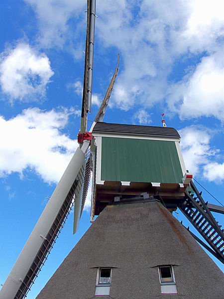 File:Molen Wingerdse Molen, zijweeg.jpg