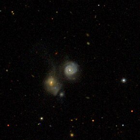 NGC 3349-1 (во средината) и NGC 3349/2