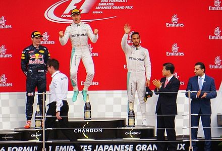 Nico Rosberg fêtant sa victoire sur le podium.