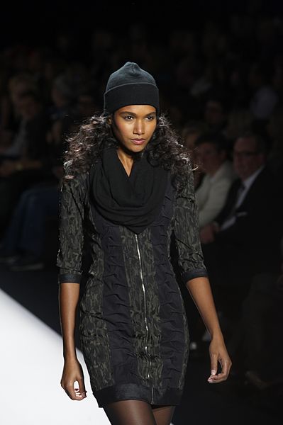 File:Nicole Miller Fall-Winter 2010 012.jpg