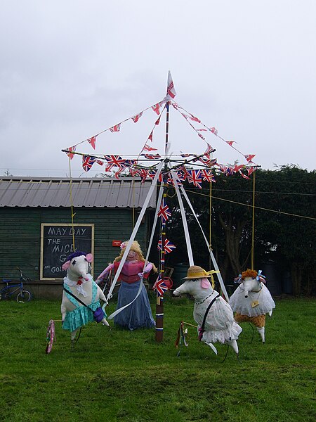 File:Northowram Scarecrow Festival 2015 15.jpg