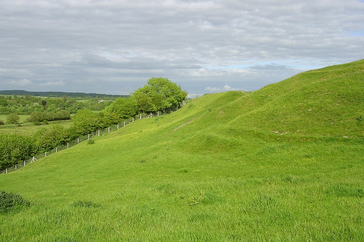 English hill. Safula Hill. Poundbury. Hillforts in Britain.