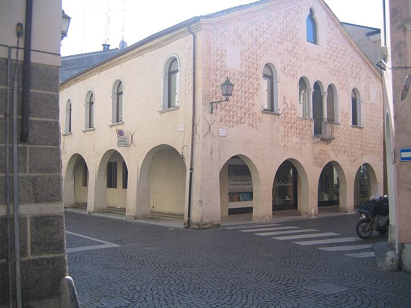 File:Oderzo centrostorico edificio.jpg