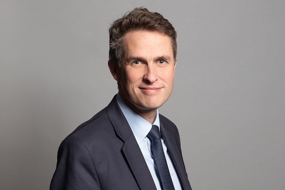 File:Official portrait of Rt Hon Gavin Williamson MP crop 1.jpg