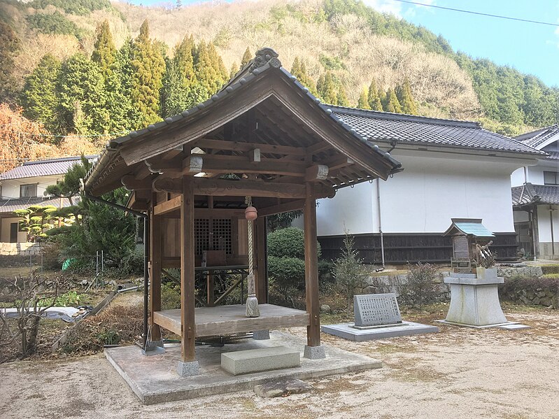 File:Okutaniara-shrine-kanonndou01.jpg