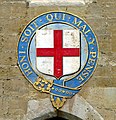 Stema Ordinului Jartierei pe zidul Castelului Windsor, din Anglia