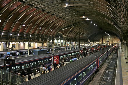 Station. Вокзал Паддингтон в Лондоне. Железнодорожный вокзал Paddington Station Англия. Станция метро Паддингтон в Лондоне. ЖД вокзал Лондона Паддингтон.