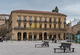 Fachada septentrional, hacia la Plaza del Castillo.