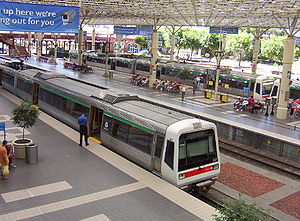 A series trains at Perth station in January 2005