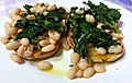 Piatto tipico della toscana - Crostoni di pane arrostito con fagioli, cavolo nero e olio extravergine di oliva 2