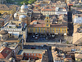 Piazza Garibaldi a Parma.jpg