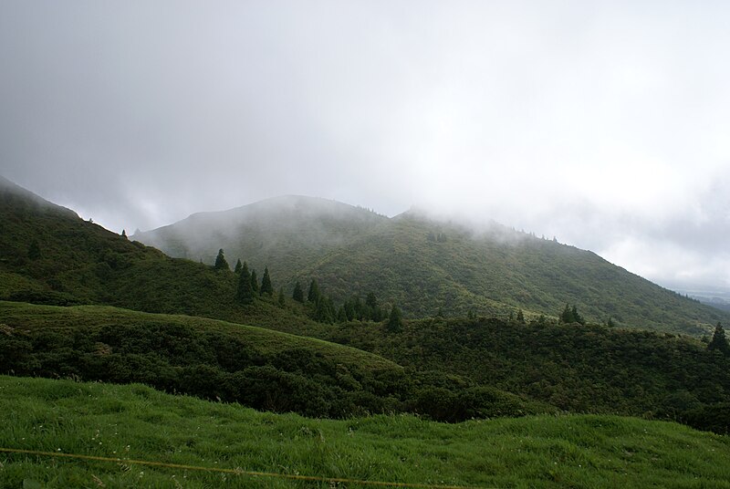 File:Pico do Gafanhoto, Povoação, ilha de São Miguel, Açores.JPG